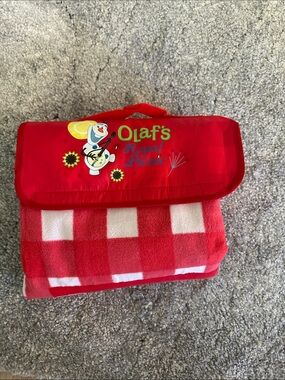 Disney Cruise Line Olaf Royal  Picnic Blanket NWOT